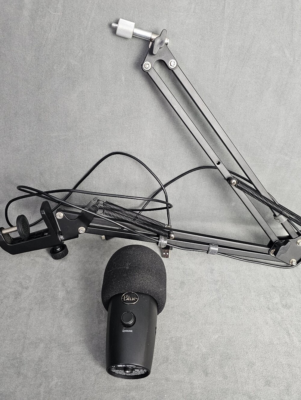 Blue Microphones Blue Yeti Nano Premium Wired Multi-Pattern USB With Mount B1-62